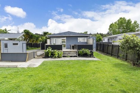 Photo of property in 2/5 Mannering Place, Hillcrest, Auckland, 0627