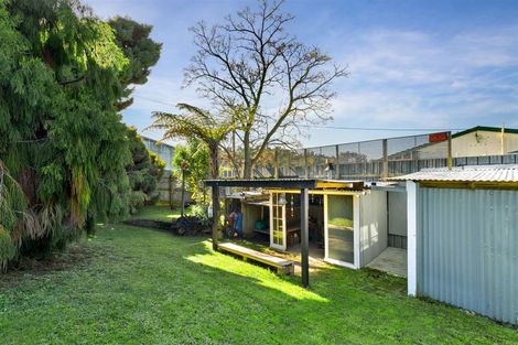 Photo of property in 11 Waikaukau Road, Glen Eden, Auckland, 0602