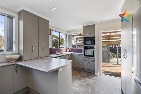 Photo of property in 2 Frickleton Grove, Waterloo, Lower Hutt, 5011