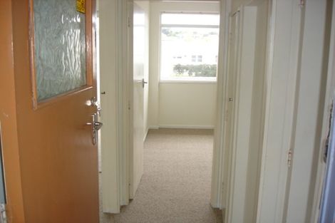 Photo of property in Milford Court Flats, 3/515 Adelaide Road, Berhampore, Wellington, 6023