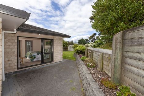 Photo of property in 18 Sams Way, Raumati South, Paraparaumu, 5032