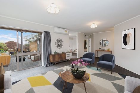 Photo of property in 8 Crescent Hills Court, Northpark, Auckland, 2013