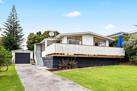 Photo of property in 18 Kauri Crescent, Snells Beach, 0920