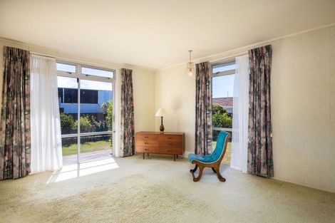 Photo of property in 14 Scott Street, Moturoa, New Plymouth, 4310