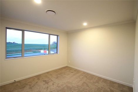 Photo of property in 11 Maka Terrace, Orewa, 0931
