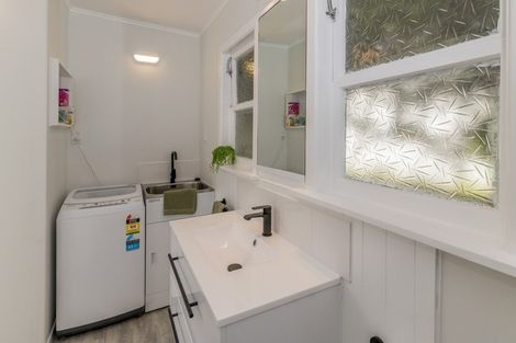 Photo of property in 24 Alexander Road, Raumati Beach, Paraparaumu, 5032