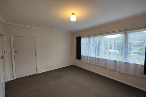 Photo of property in 9 Kereru Bend, Tawa, Wellington, 5028