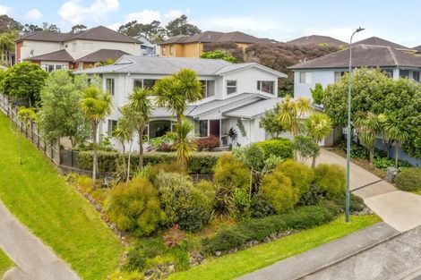Photo of property in 31 Harrowglen Drive, Northcross, Auckland, 0632