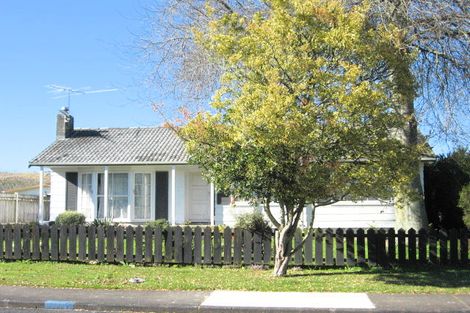 Photo of property in 8 Cargill Street, Papakura, 2110