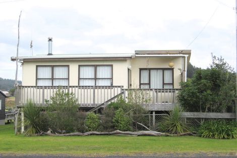 Photo of property in 105 Ocean Beach Road, Tairua, 3508