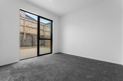 Photo of property in 32 Puhikawa Street, Massey, Auckland, 0614