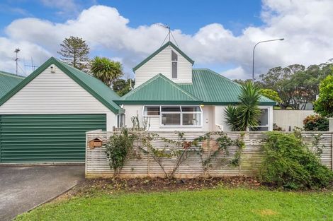 Photo of property in 1/1 Valley Road, Northcote, Auckland, 0626
