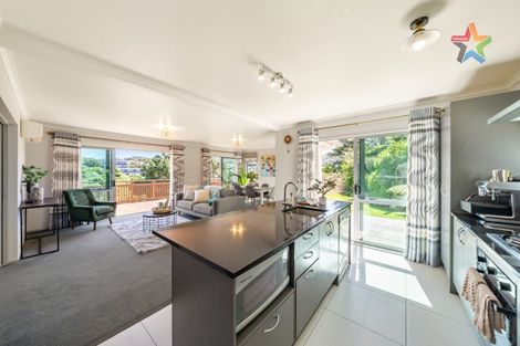 Photo of property in 18 Cresswell Place, Johnsonville, Wellington, 6037