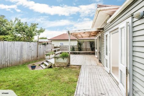 Photo of property in 38 Te Kawa Road, Greenlane, Auckland, 1061