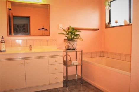 Photo of property in 11 Queen Street, Westport, 7825