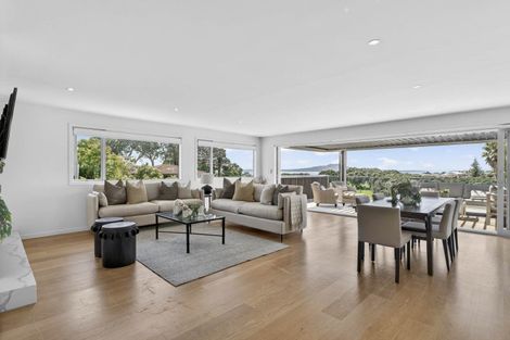 Photo of property in 7 Commodore Parry Road, Castor Bay, Auckland, 0620