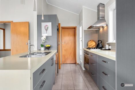 Photo of property in 8 Peach Tree Grove, Maungaraki, Lower Hutt, 5010