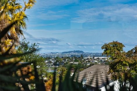 Photo of property in 10 Van Dyke Place, West Harbour, Auckland, 0618