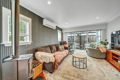 Photo of property in 32 Collins Street, Hawera, 4610