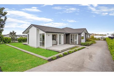 Photo of property in 5 Flavell Drive, Orewa, 0931
