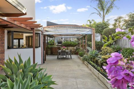 Photo of property in 8 Waimanu Bay Drive, Te Atatu Peninsula, Auckland, 0610