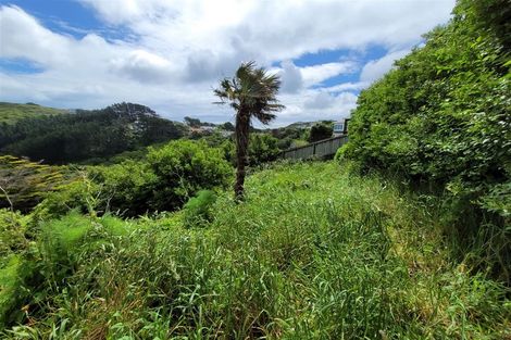 Photo of property in 18 Miles Crescent, Newlands, Wellington, 6037