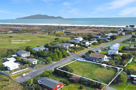 Photo of property in 24 Kitchener Street, Te Horo Beach, Otaki, 5581