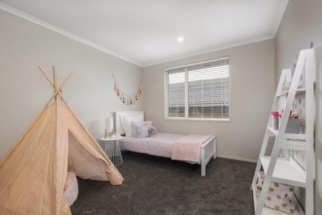Photo of property in 2 Helenvale Crescent, Pokeno, 2402