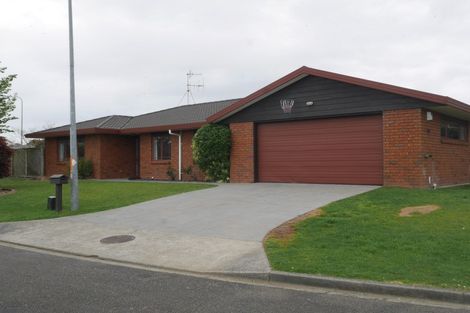 Photo of property in 4 Glen Loch Place, Paraparaumu, 5032