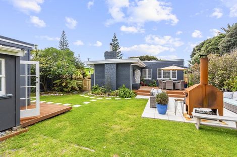 Photo of property in 14 Toi Street, Otaki Beach, Otaki, 5512