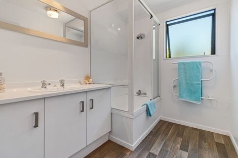 Photo of property in 9 Coronation Row, Pauanui, Hikuai, 3579