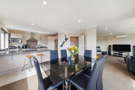 Photo of property in 16 Lorenzo Place, Kelvin Grove, Palmerston North, 4414