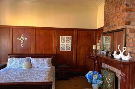 Photo of property in 5 Queen Street, Northcote Point, Auckland, 0627