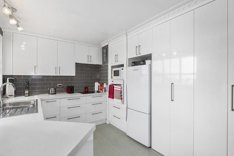 Photo of property in 70 Kinmont Crescent, Kinmont Park, Mosgiel, 9024