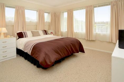 Photo of property in 1/72 Evelyn Road, Cockle Bay, Auckland, 2014