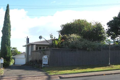 Photo of property in 2/70 Pupuke Road, Hillcrest, Auckland, 0627