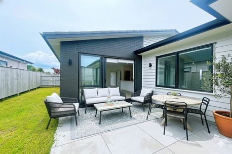 Photo of property in 6 Riria Crescent, Takanini, 2112