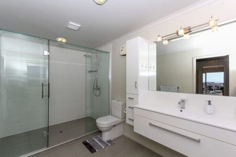 Photo of property in 33 Veale Road, Frankleigh Park, New Plymouth, 4371