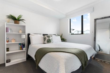 Photo of property in 25 Manarini Road, Westgate, Auckland, 0614