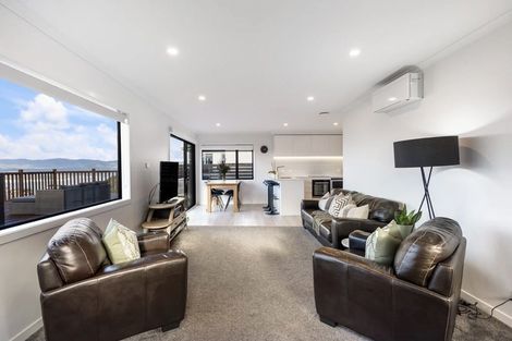 Photo of property in 54 Somes Crescent, Newlands, Wellington, 6037