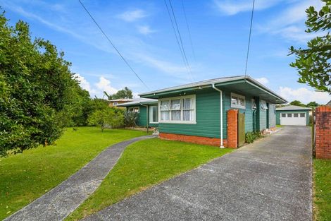 Photo of property in 35 Yeovil Road, Te Atatu Peninsula, Auckland, 0610