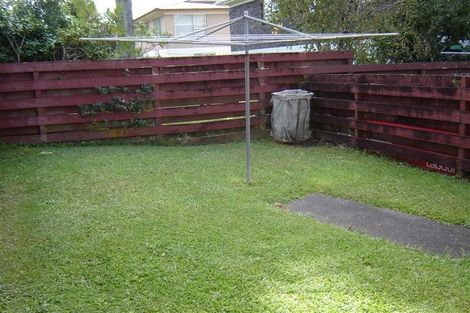 Photo of property in 2/33 Butterworth Drive, Glendene, Auckland, 0602