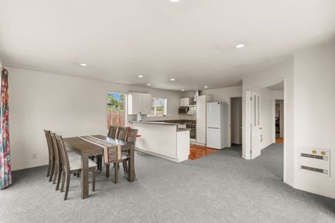 Photo of property in 4 Rosefield Lane, Northcote, Christchurch, 8052