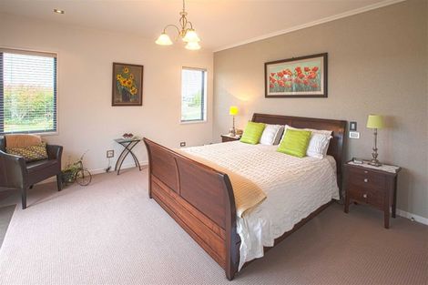 Photo of property in 41 Arcadia Place, Seaward Bush, Invercargill, 9812