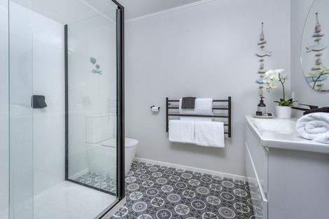 Photo of property in 15 Moore Street, Hillcrest, Auckland, 0627