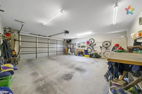 Photo of property in 41 Arahiwi Grove, Tirohanga, Lower Hutt, 5010