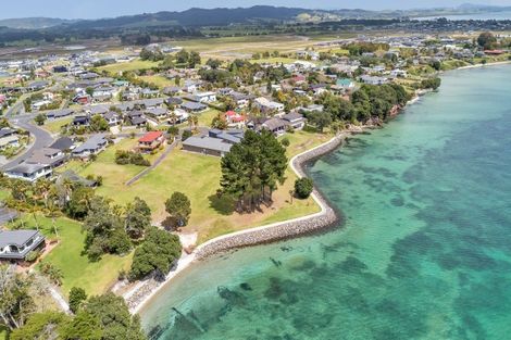 Photo of property in 13 Aarts Place, One Tree Point, 0118