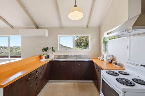 Photo of property in 1/34 Shanaway Rise, Hillcrest, Auckland, 0627