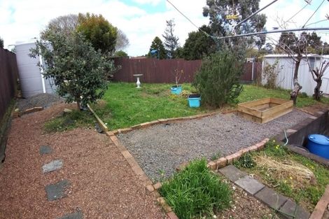 Photo of property in 18 Tupaki Place, Pakuranga Heights, Auckland, 2010
