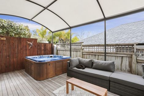 Photo of property in 46 Lagoon Way, West Harbour, Auckland, 0618